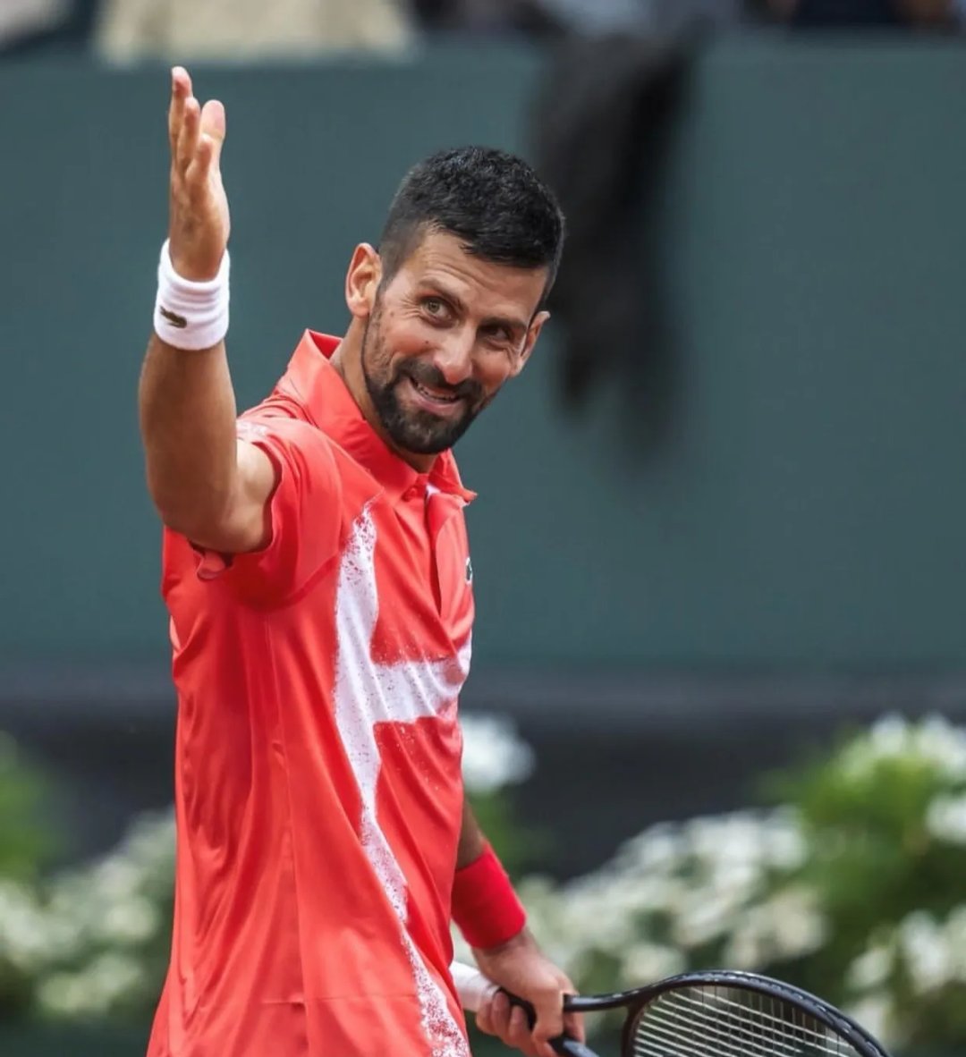 德约科维奇重返赛场，反败为胜首场状态出色，雄鹿观众沸腾！的简单介绍爱游戏