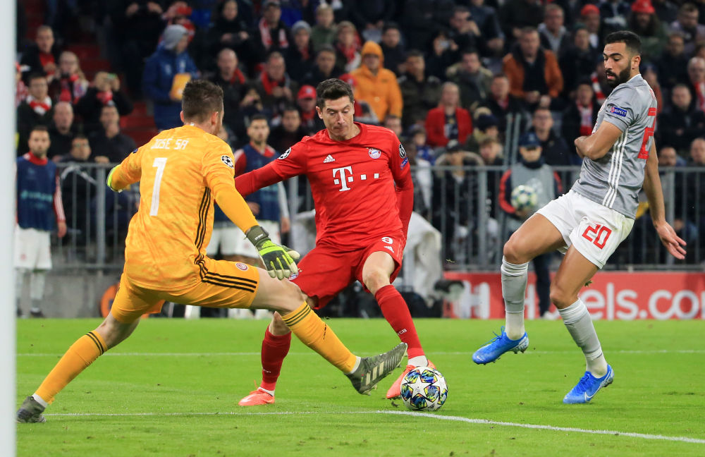 莱万多夫斯基意外战胜C9，重返赛场引爆全场！观众掌声雷动(莱万多夫斯基助攻)爱游戏棋牌返利